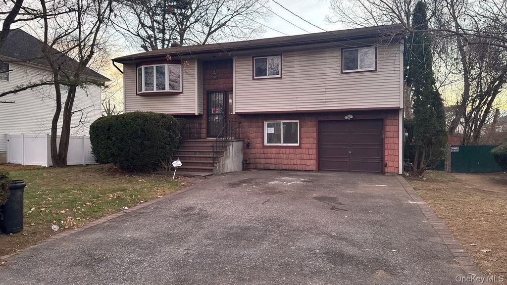 Photo of 461 Skidmore Road, Deer Park, NY 11729 (MLS # 942729)