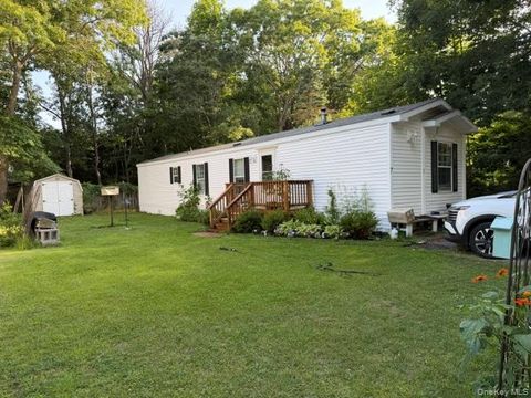 Mobile Home For Sale - 1538 Speonk Riverhead Road #7 CIRCLE DRIVE<br/> Suffolk County, Speonk, NY 11972