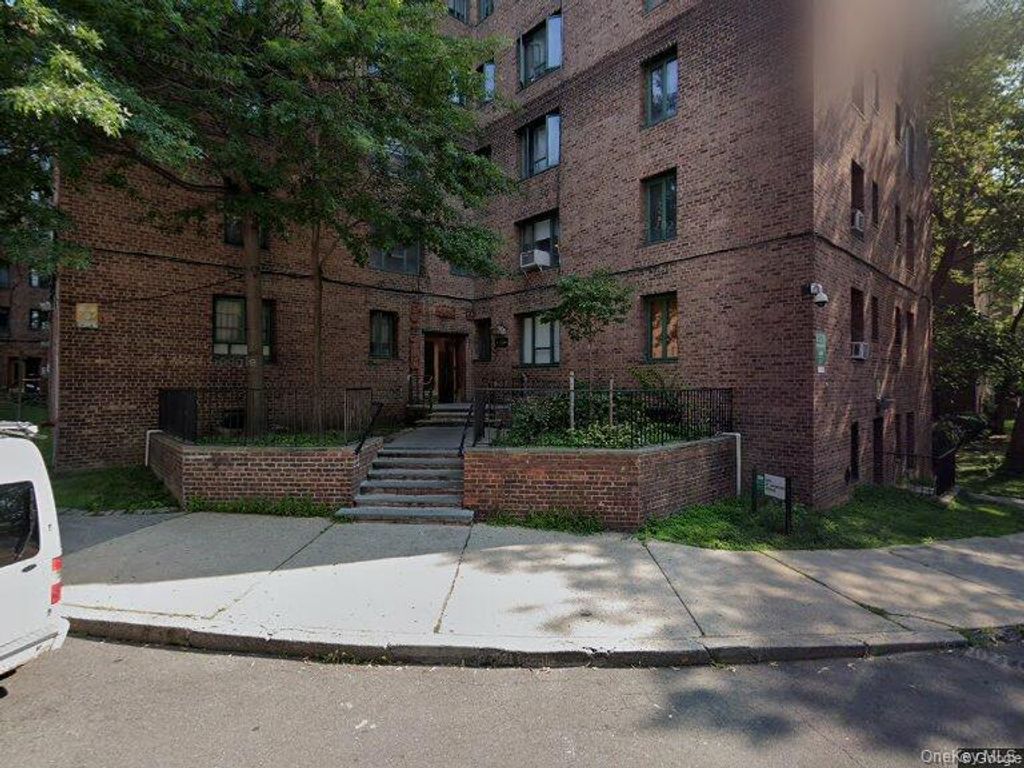 Photo of 2075 Saint Raymond Avenue #2D, Bronx, NY 10462 (MLS # 946755)