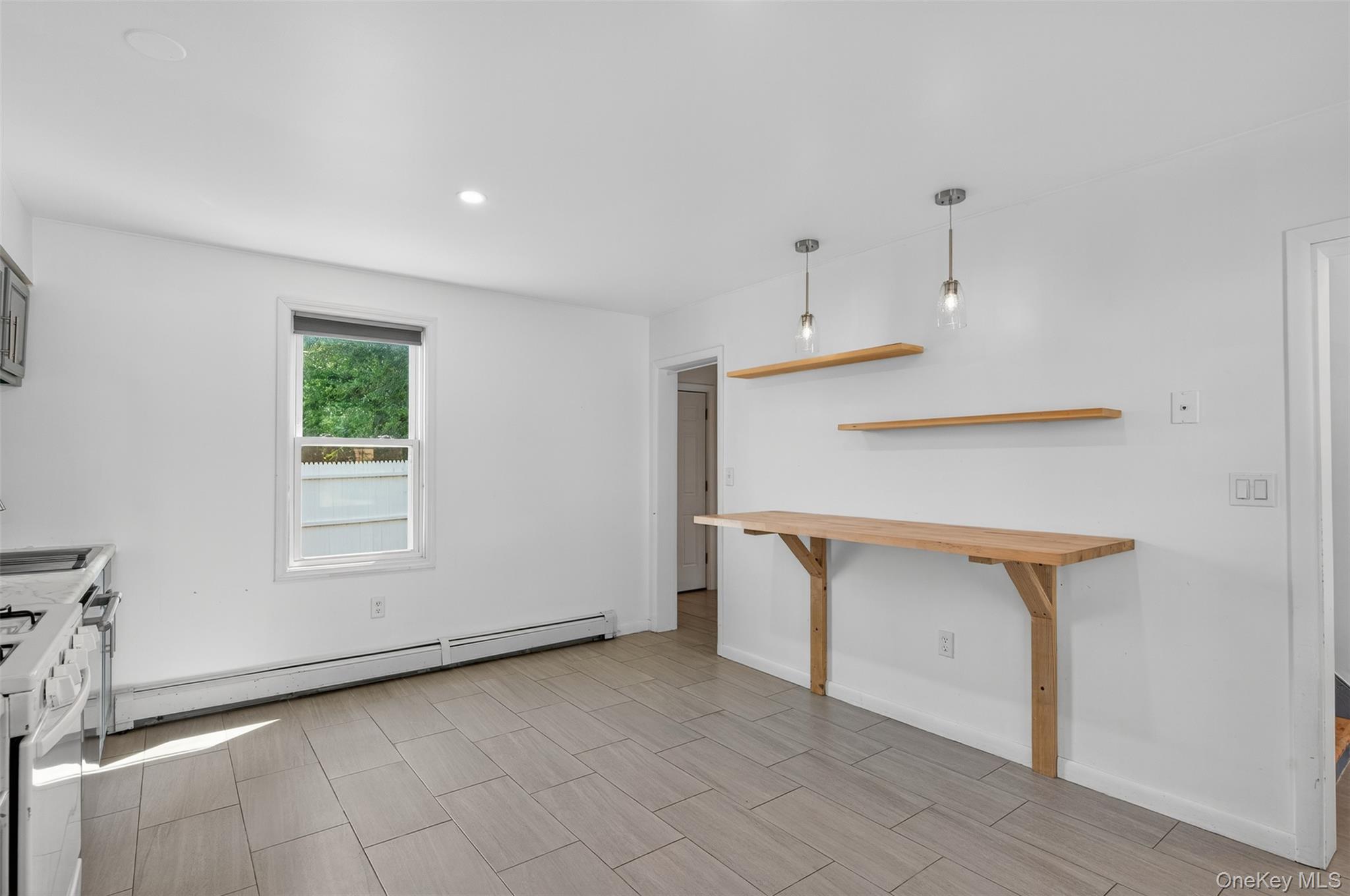 Kingston, New York 12401, United States, 2 Bedrooms Bedrooms, ,1 BathroomBathrooms,Residential,Active,191729