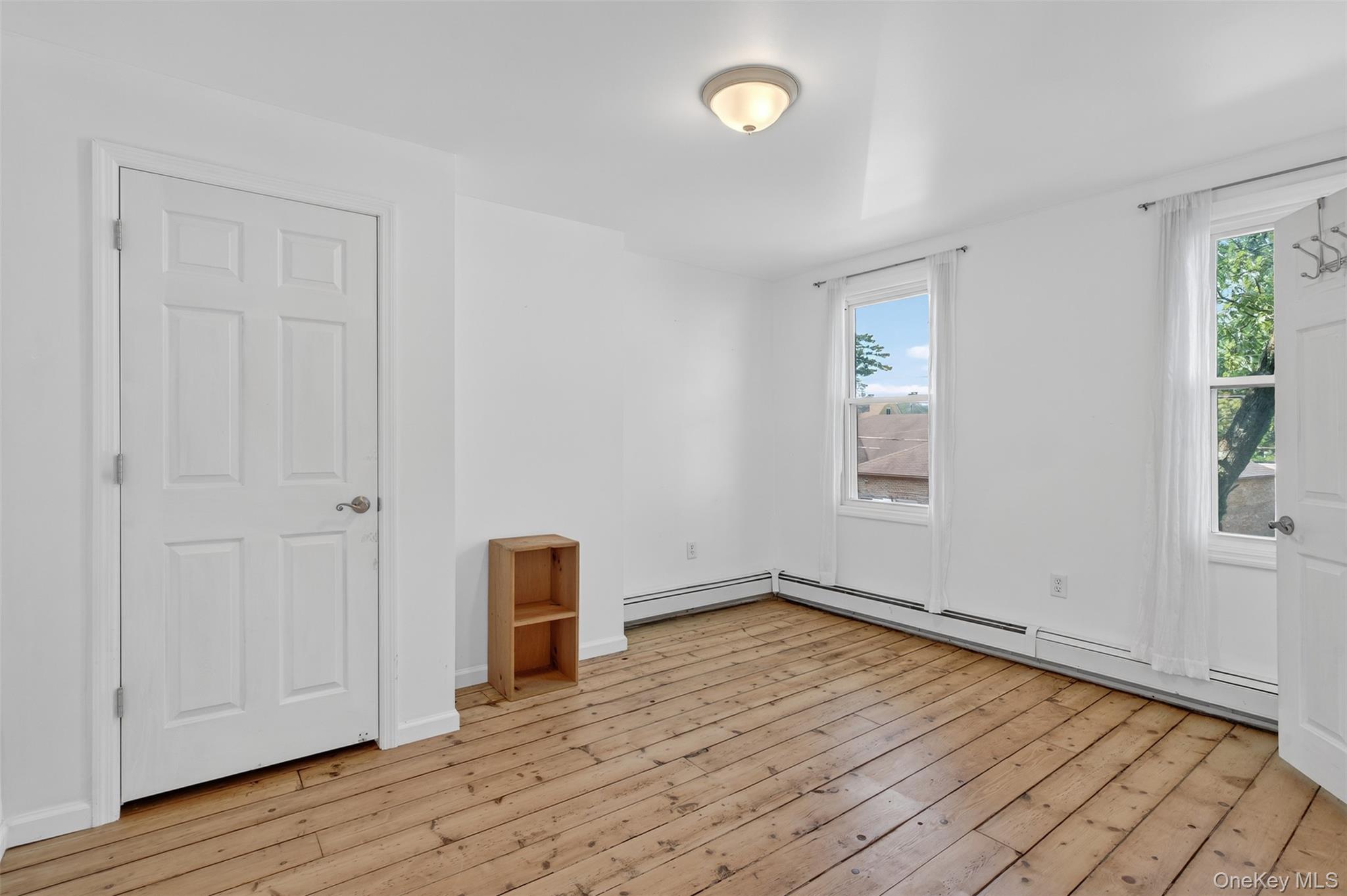 Kingston, New York 12401, United States, 2 Bedrooms Bedrooms, ,1 BathroomBathrooms,Residential,Active,191729