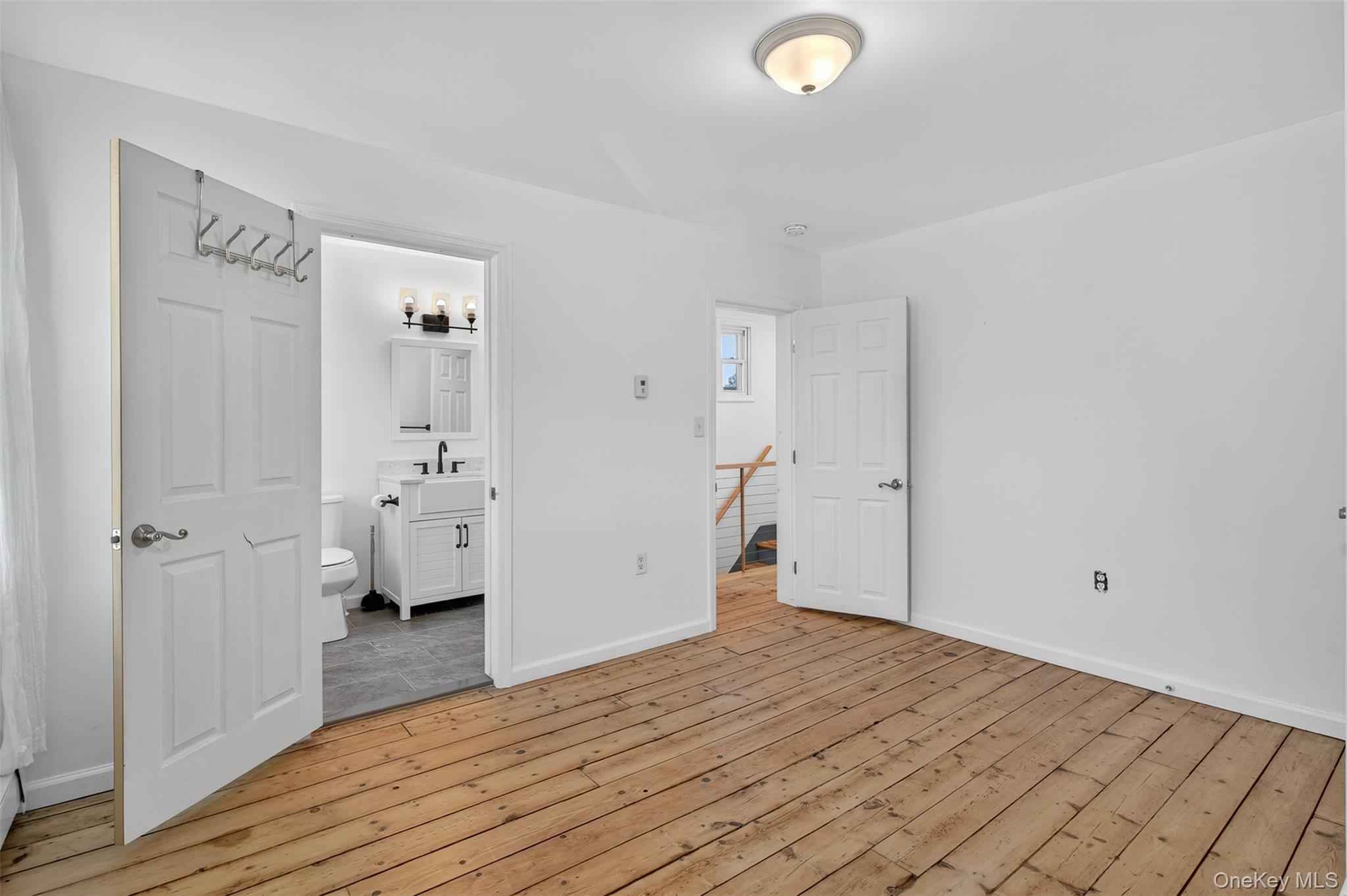 Kingston, New York 12401, United States, 2 Bedrooms Bedrooms, ,1 BathroomBathrooms,Residential,Active,191729