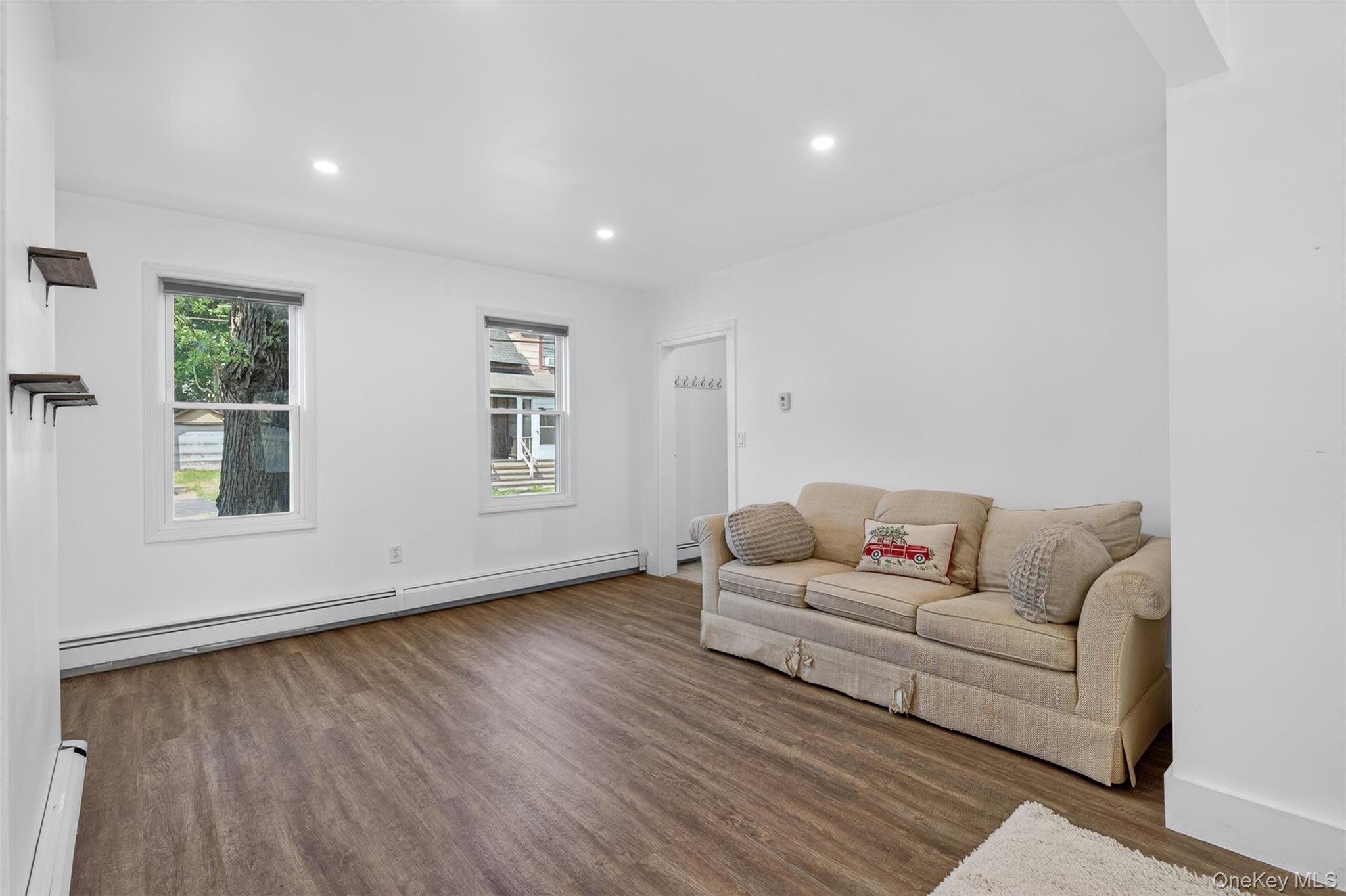 Kingston, New York 12401, United States, 2 Bedrooms Bedrooms, ,1 BathroomBathrooms,Residential,Active,191729