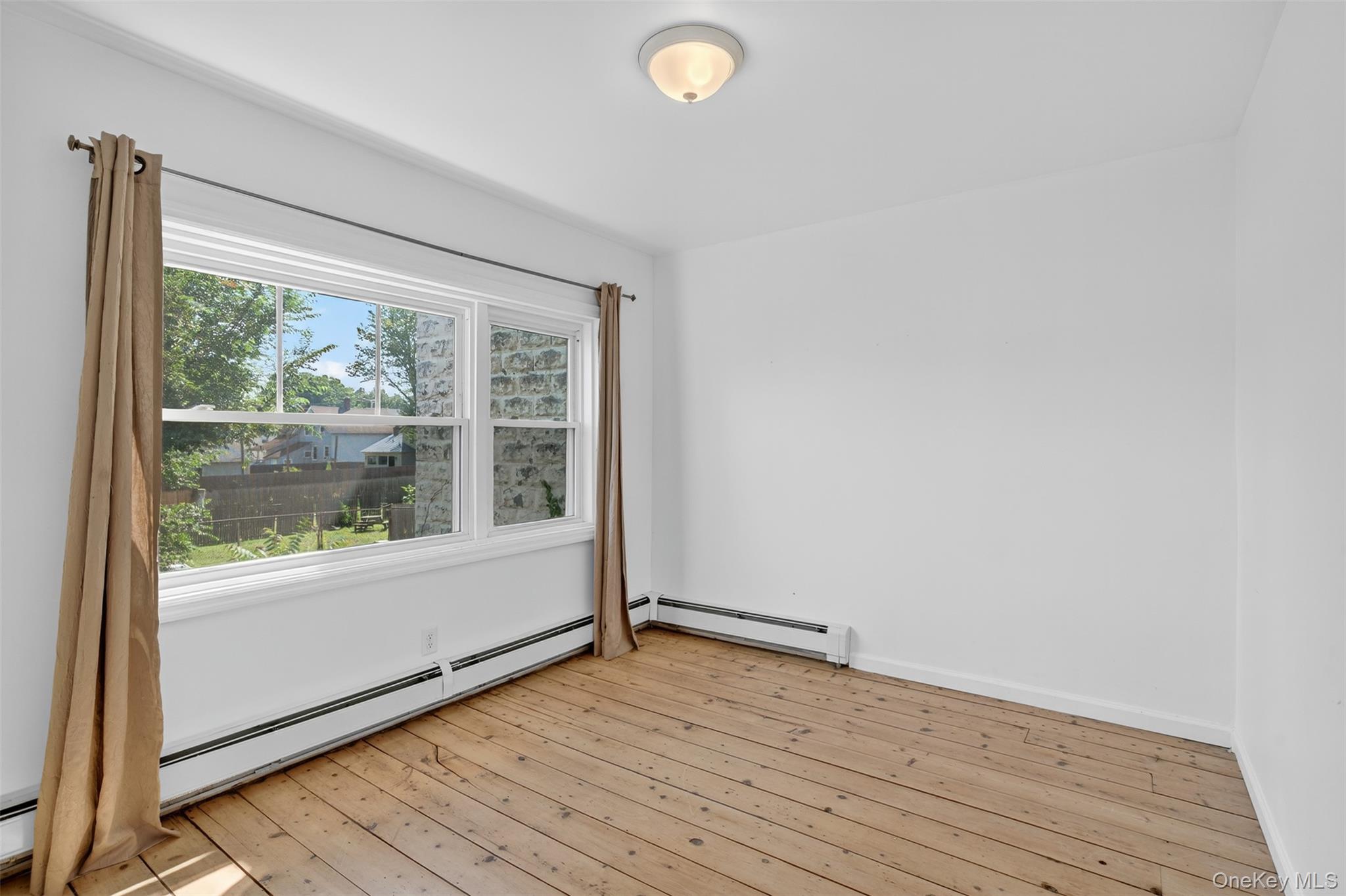 Kingston, New York 12401, United States, 2 Bedrooms Bedrooms, ,1 BathroomBathrooms,Residential,Active,191729