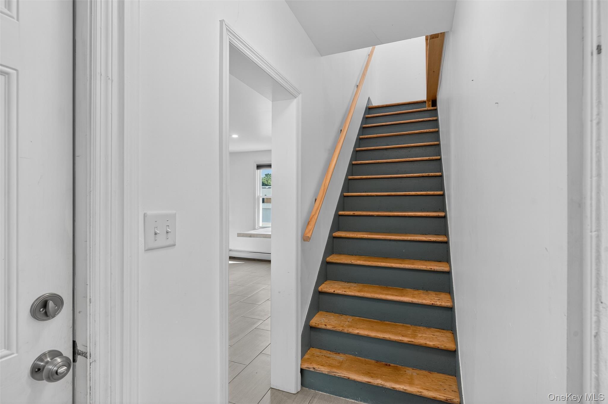 Kingston, New York 12401, United States, 2 Bedrooms Bedrooms, ,1 BathroomBathrooms,Residential,Active,191729