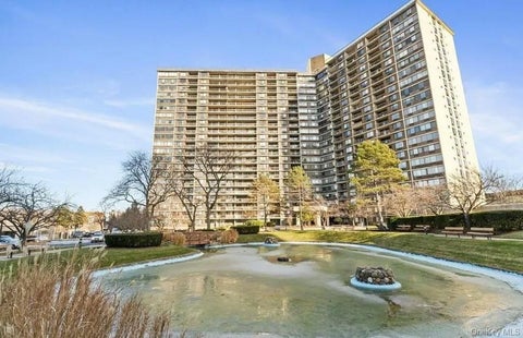 Condo For Sale - 2 Bay Club Drive #15R<br/> Bayside, NY 11360
