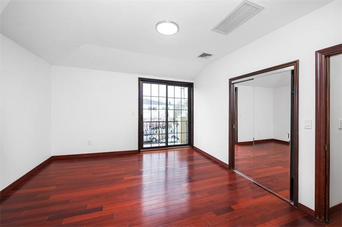 Rental Property at 136th Street 1, Flushing, Queens, NY - Bedrooms: 5 
Bathrooms: 5 
Rooms: 6  - $5,500 MO.