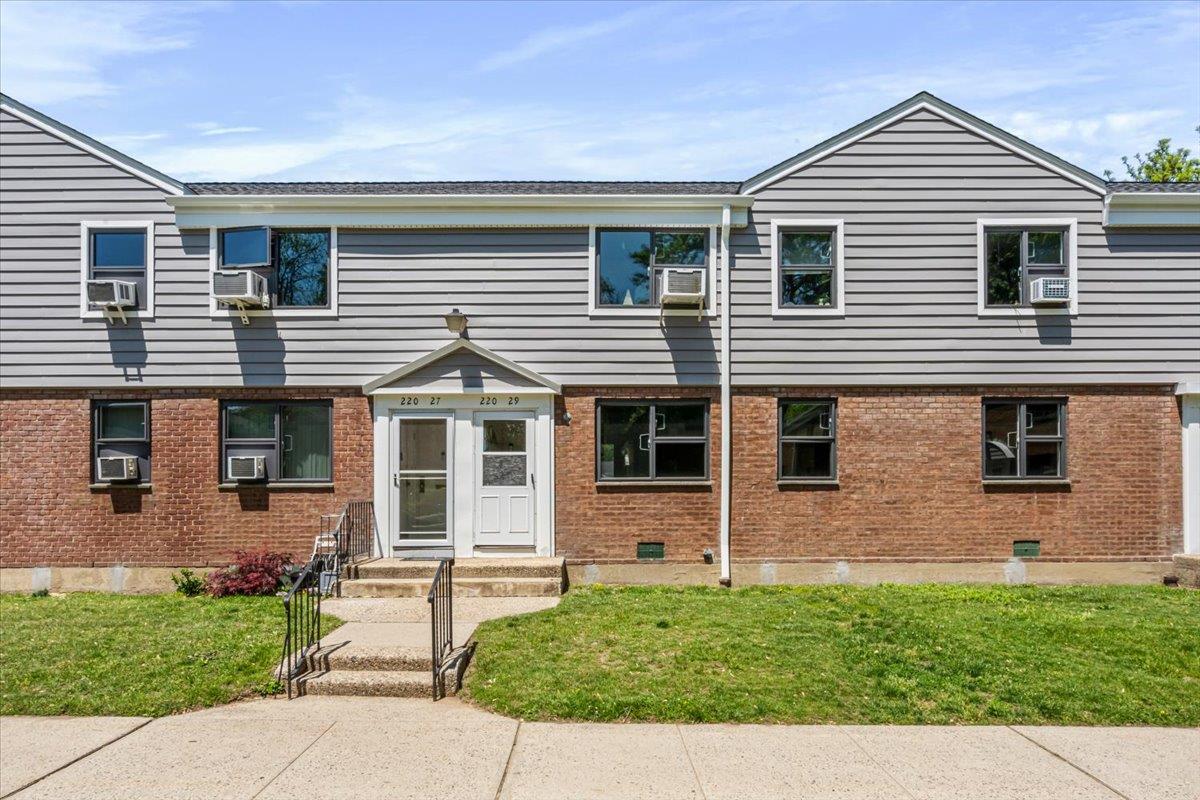 Property for Sale at 73rd Avenue Lower, Oakland Gardens, Queens, NY - Bedrooms: 3 
Bathrooms: 1 
Rooms: 6  - $310,000