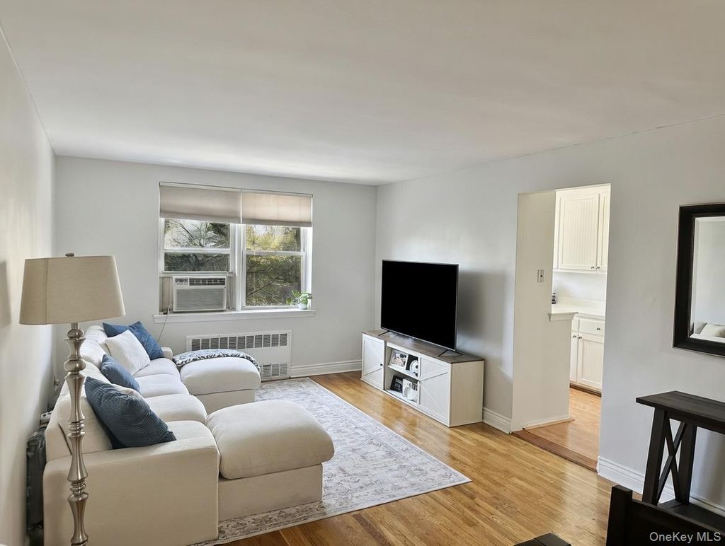 Photo of 4295 Webster Avenue #4A, Bronx, NY 10470 (MLS # 998799)