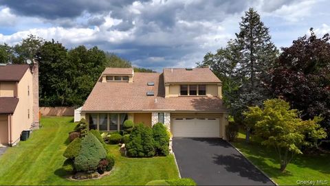 59 Crest Hollow Lane Albertson NY 11507