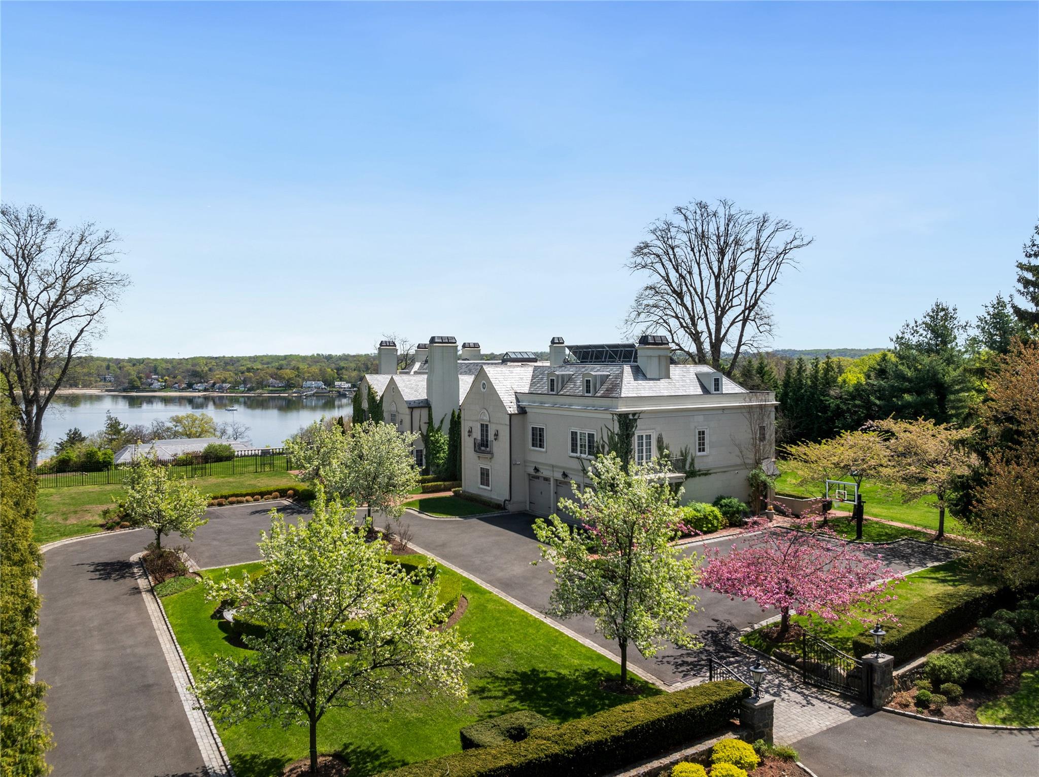 6B Blue Sea Lane, Great Neck, New York image 1
