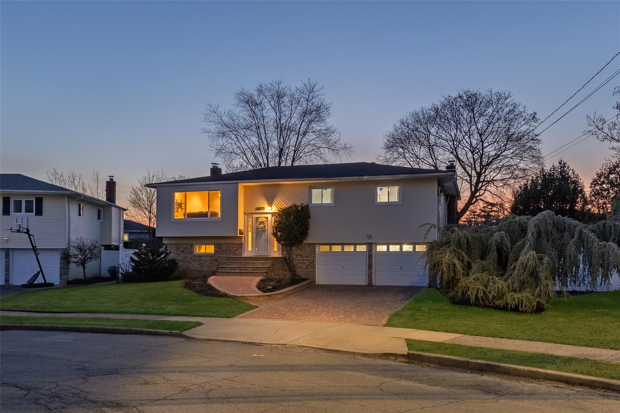 1425 Cecily Drive, Merrick, New York image 3