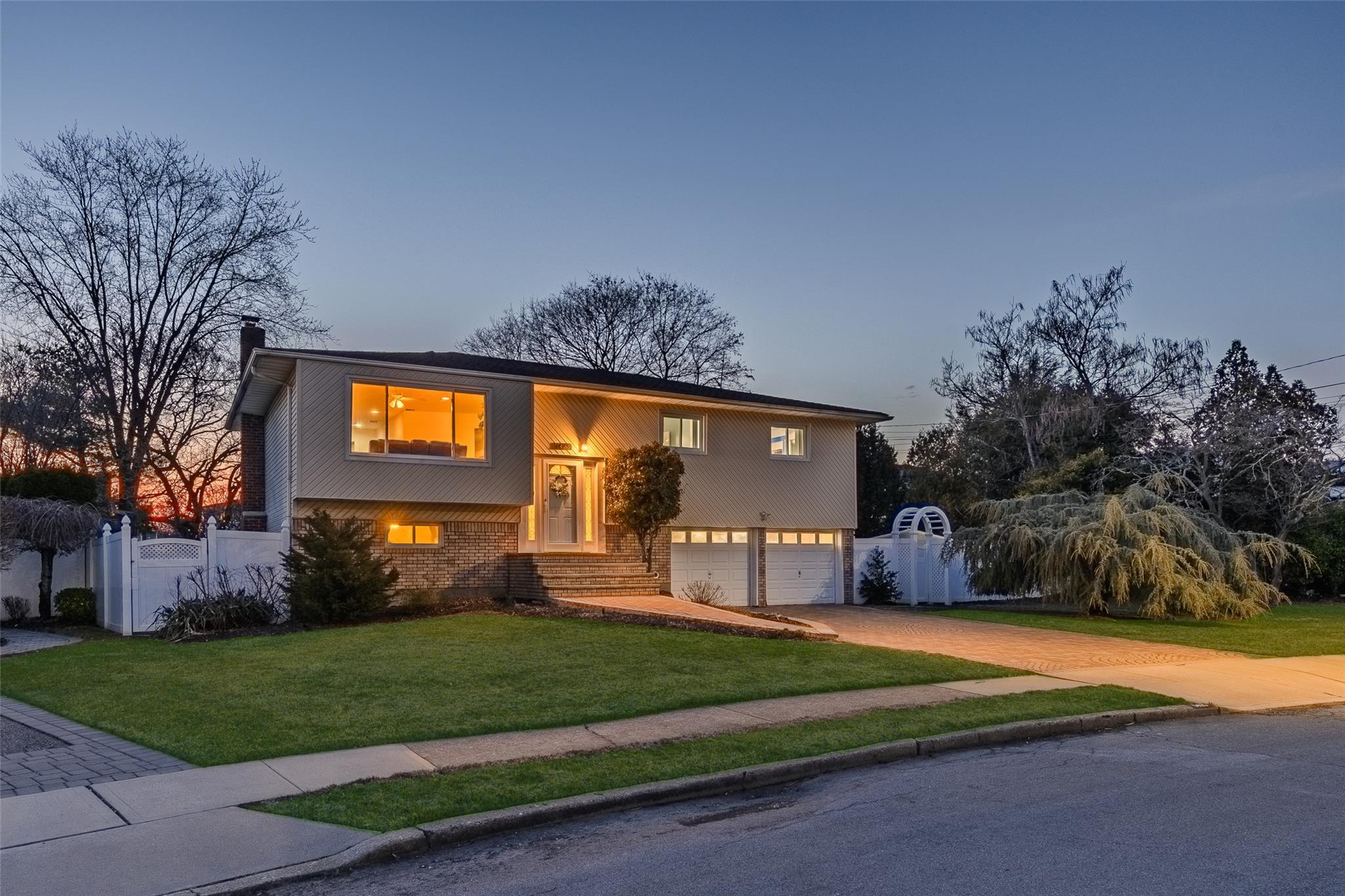 1425 Cecily Drive, Merrick, New York image 1
