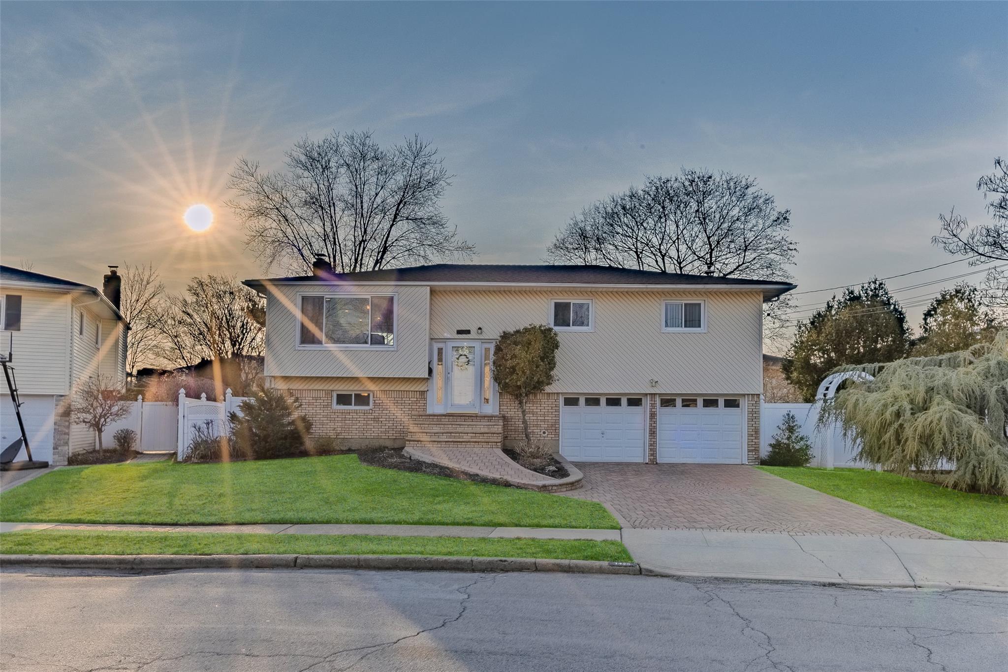 1425 Cecily Drive, Merrick, New York image 32