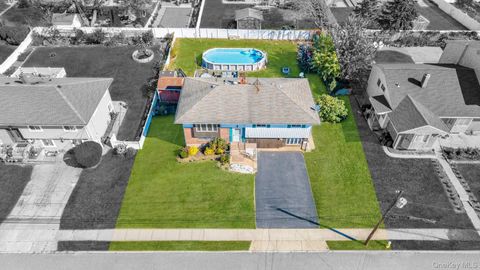 Photo of 23 Toysome Lane, Deer Park, NY 11729 (MLS # 927544)