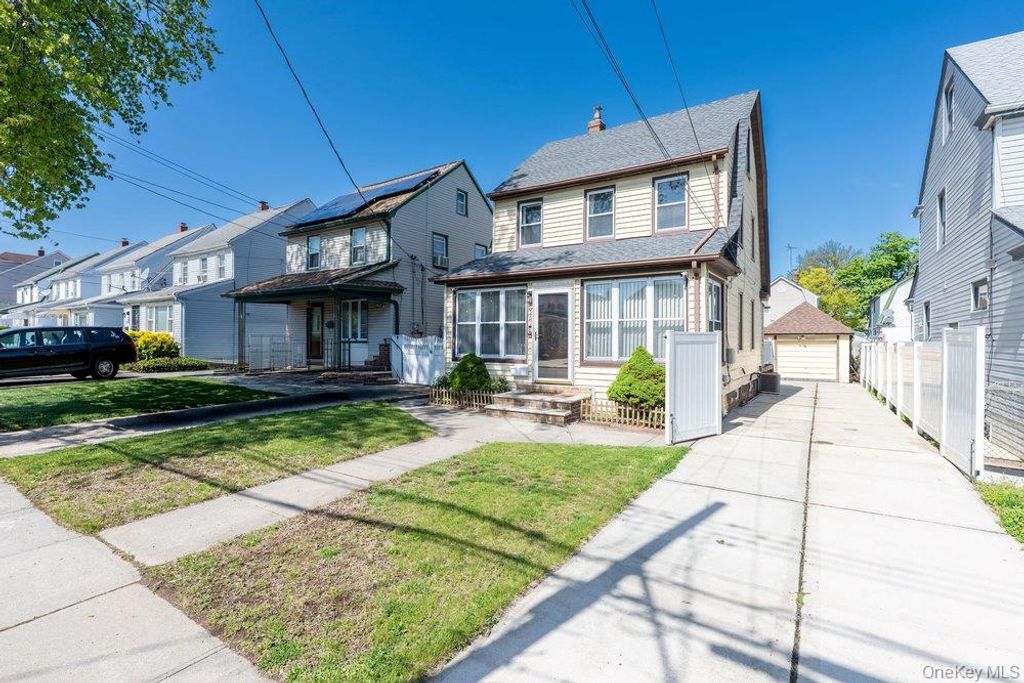 Photo of 89-67 218th Place, Queens Village, NY 11427 (MLS # 990969)