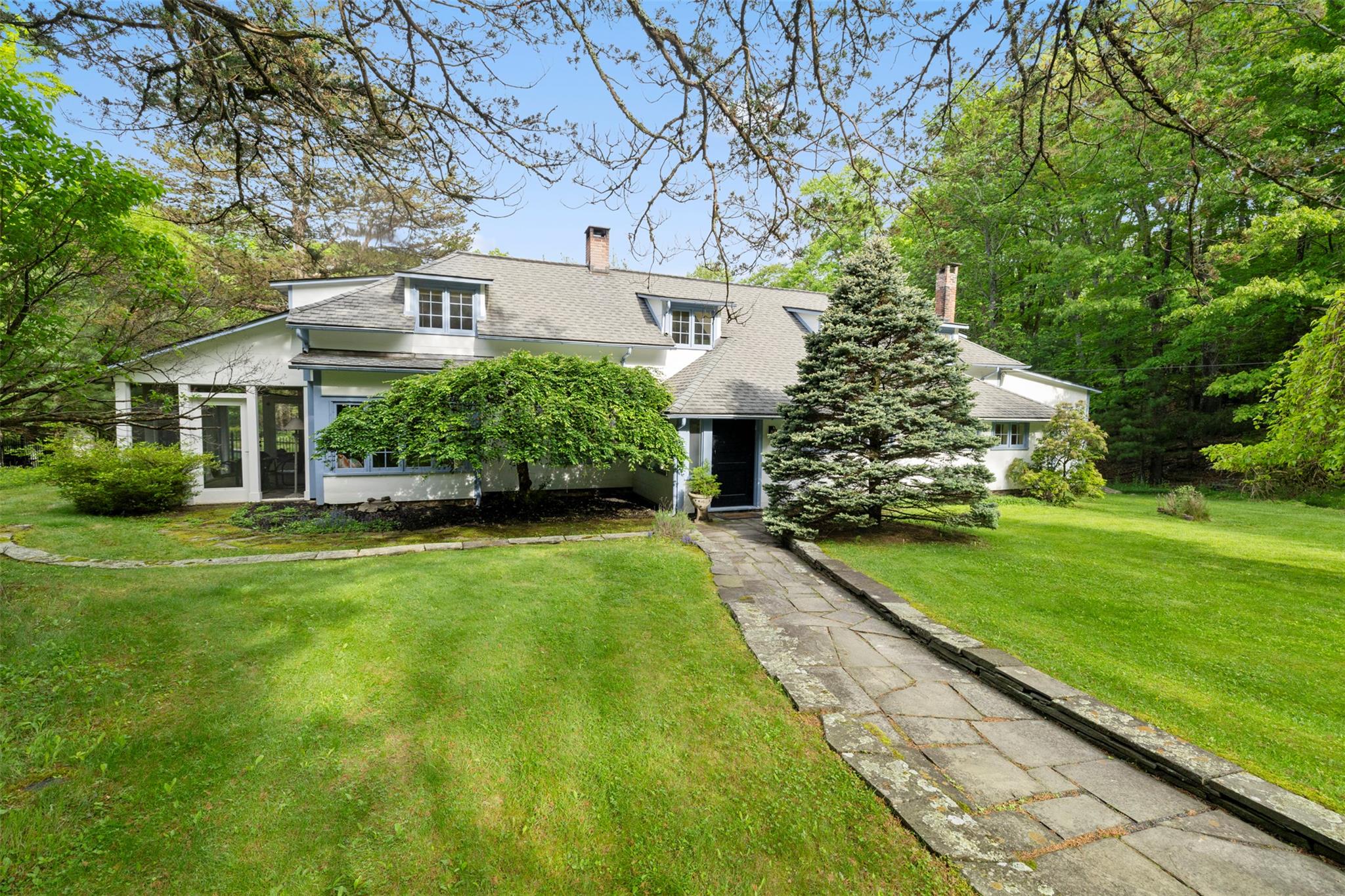 Upper Byrdcliffe Road, Woodstock, New York - 3 Bedrooms  
4 Bathrooms  
11 Rooms - 