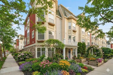 Condo For Sale - 2 Leeward Drive<br/> Haverstraw, NY 10927