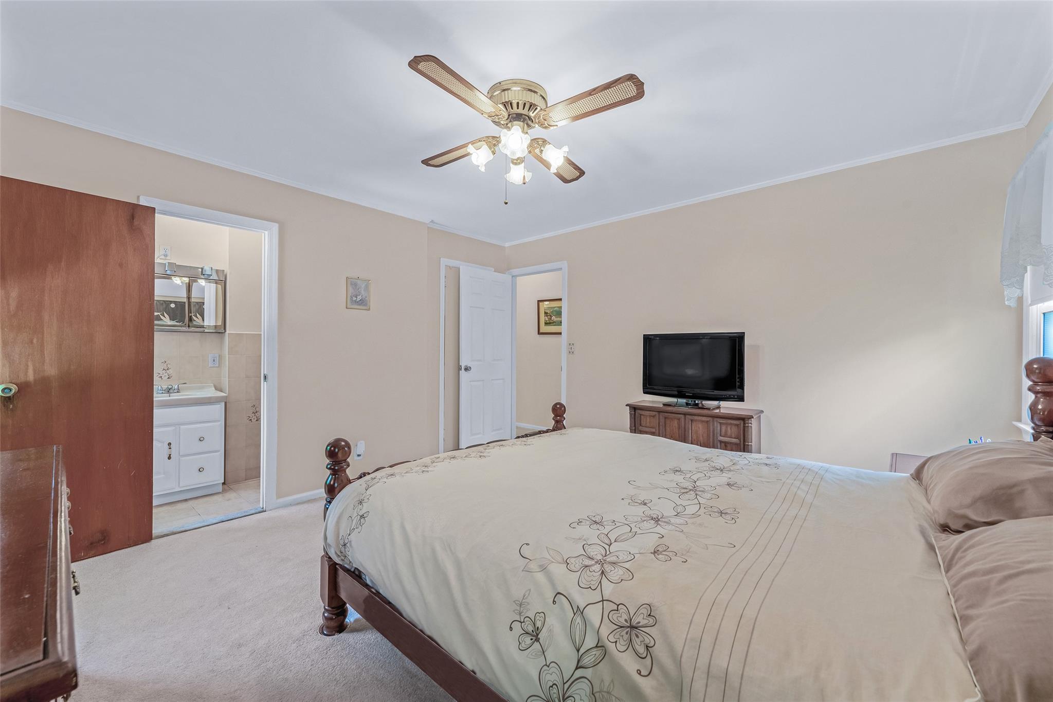 38 Pell Terrace, Garden City, New York image 13