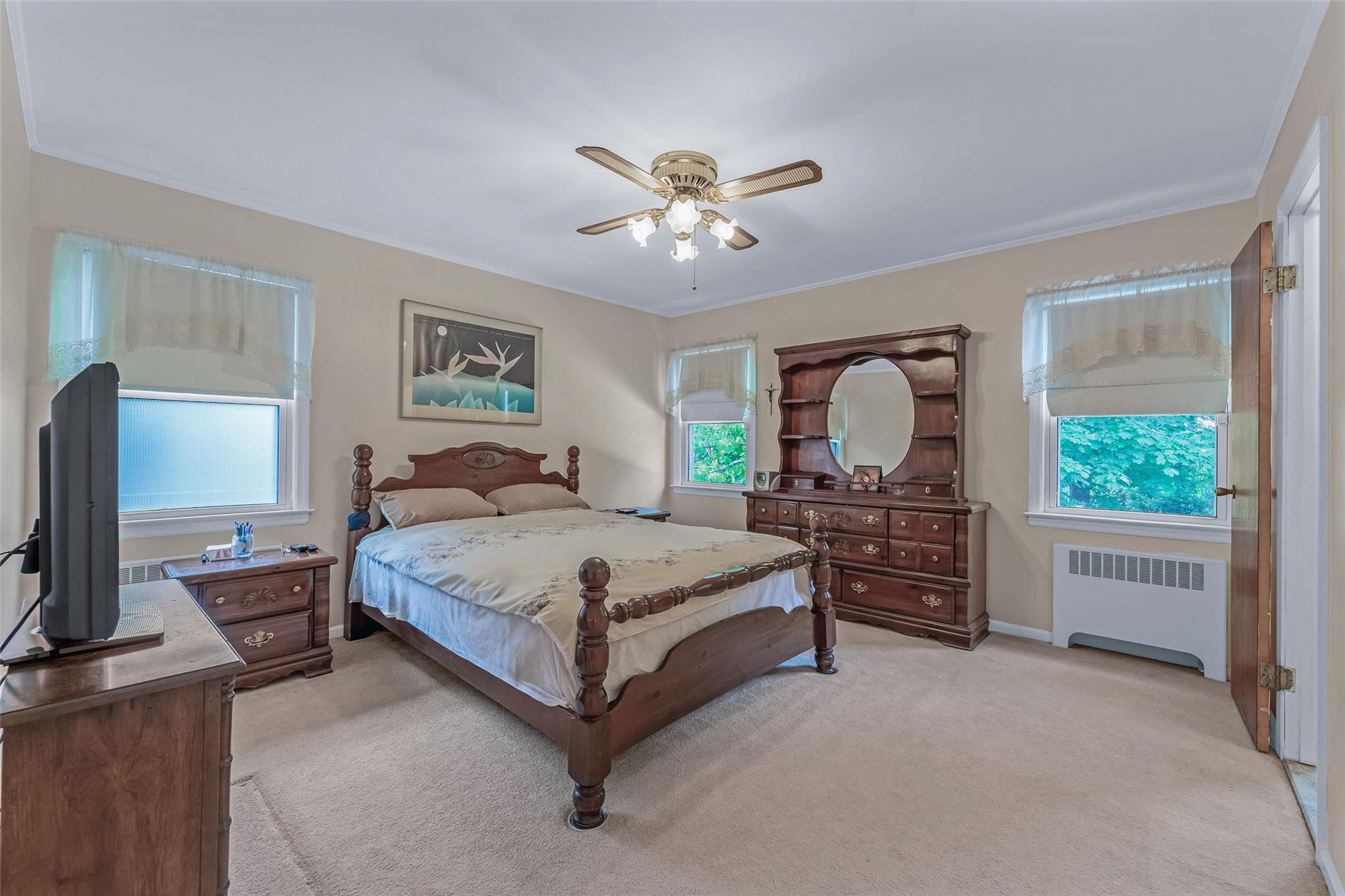 38 Pell Terrace, Garden City, New York image 12
