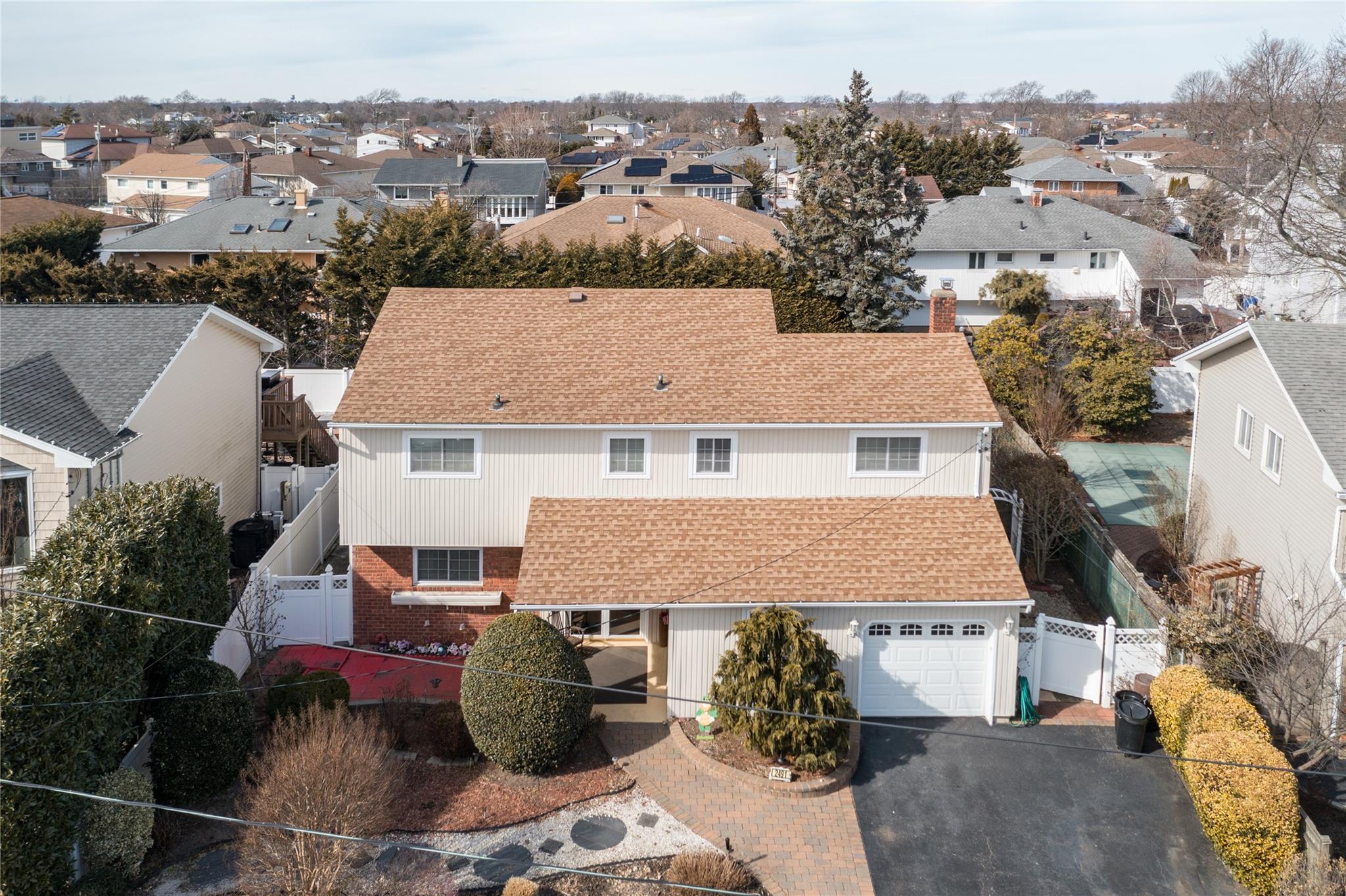 2491 Malibu Road, Bellmore, New York image 2