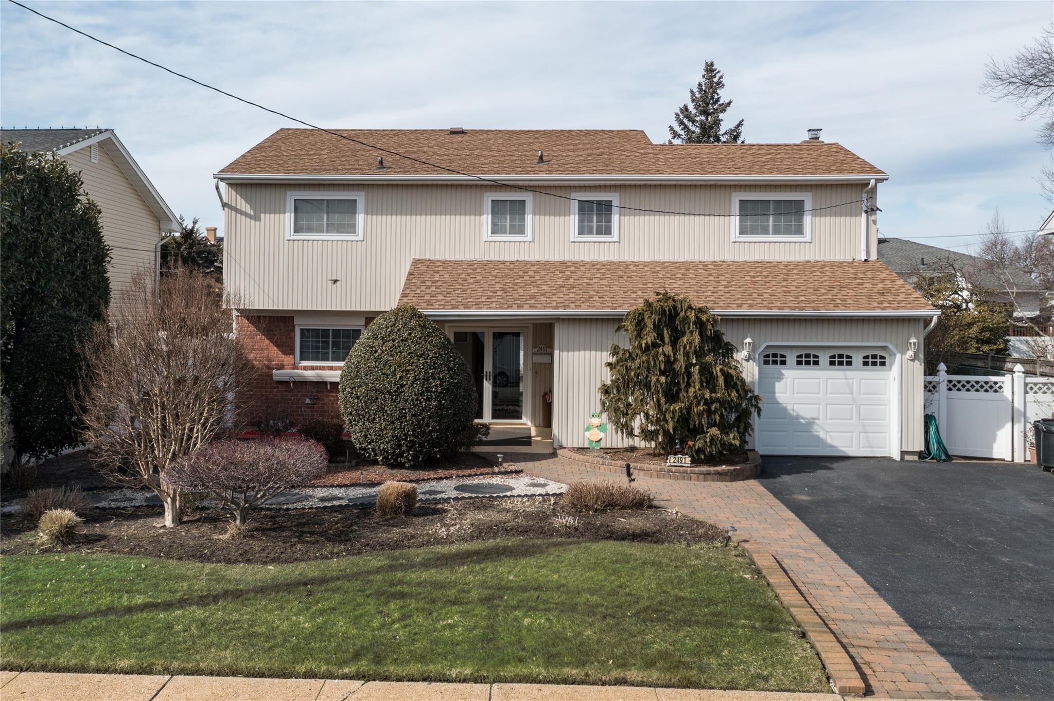 2491 Malibu Road, Bellmore, New York image 1