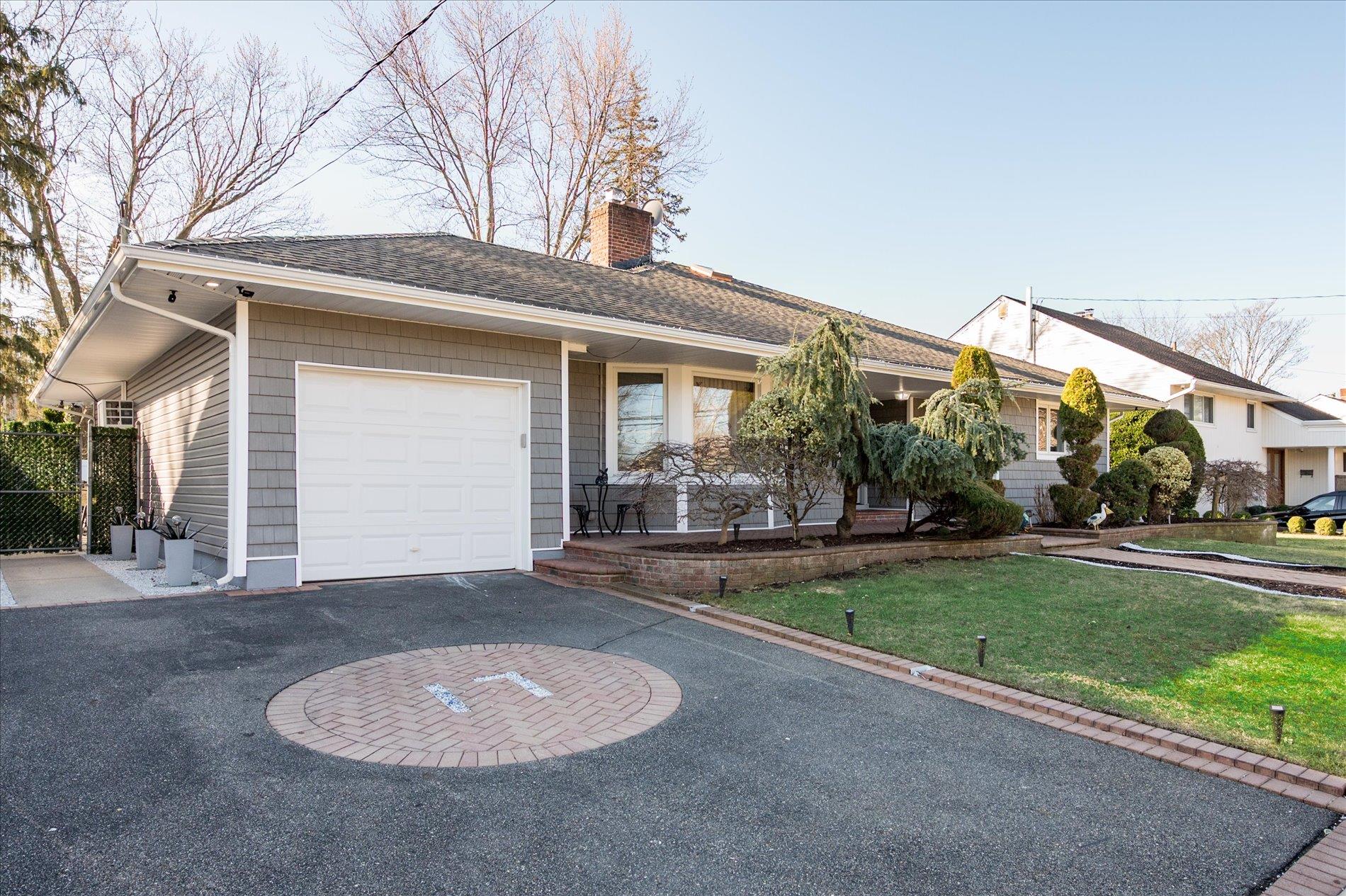 17 Willowbrook Lane, Freeport, New York image 2