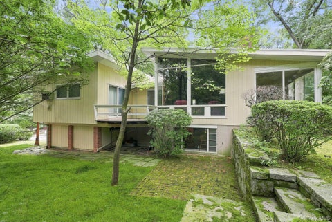 Tiny photo for 21 Seely Place, Scarsdale, NY 10583 (MLS # 1050370)