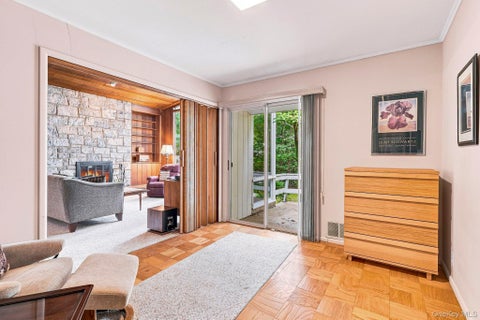 Tiny photo for 21 Seely Place, Scarsdale, NY 10583 (MLS # 1050370)