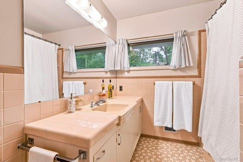 Tiny photo for 21 Seely Place, Scarsdale, NY 10583 (MLS # 1050370)
