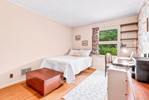 Tiny photo for 21 Seely Place, Scarsdale, NY 10583 (MLS # 1050370)