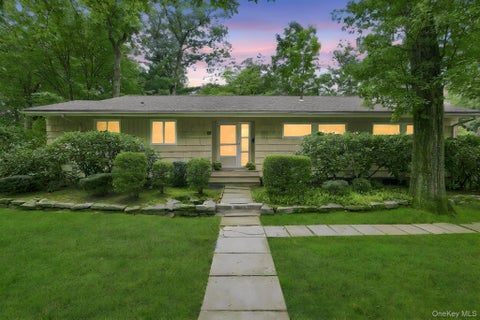 Tiny photo for 21 Seely Place, Scarsdale, NY 10583 (MLS # 1050370)