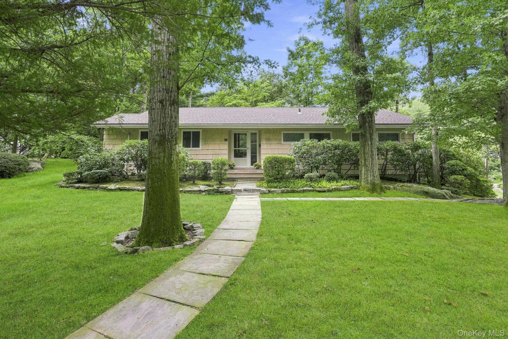 Photo of 21 Seely Place, Scarsdale, NY 10583 (MLS # 1050370)