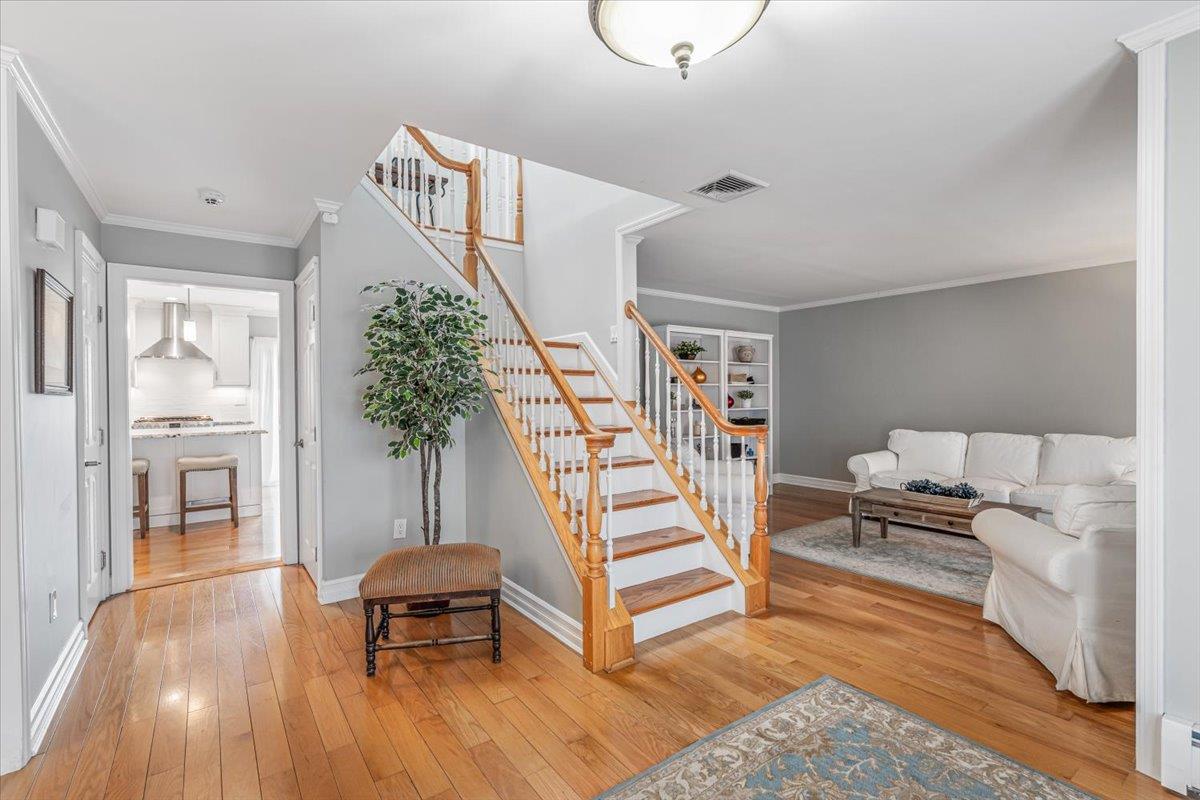949 Union Street, Bohemia, New York image 6