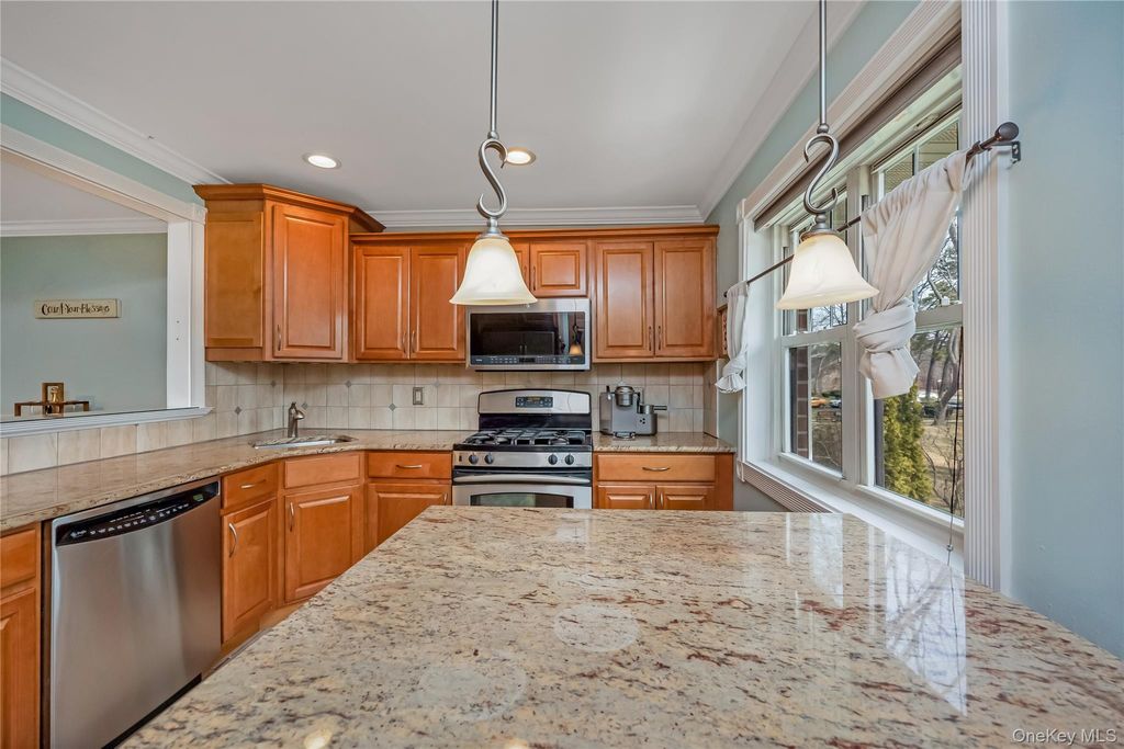 Photo of 10 Glen Hollow Road #C7, Holtsville, NY 11742 (MLS # 976446)