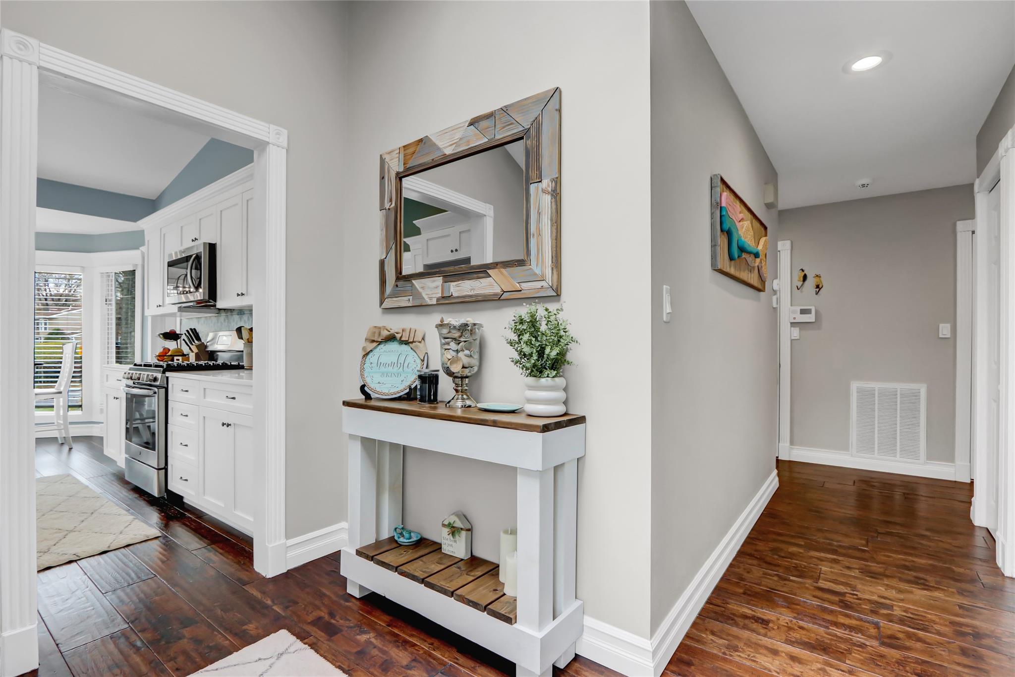 6 Kristin Lane, Hauppauge, New York image 7