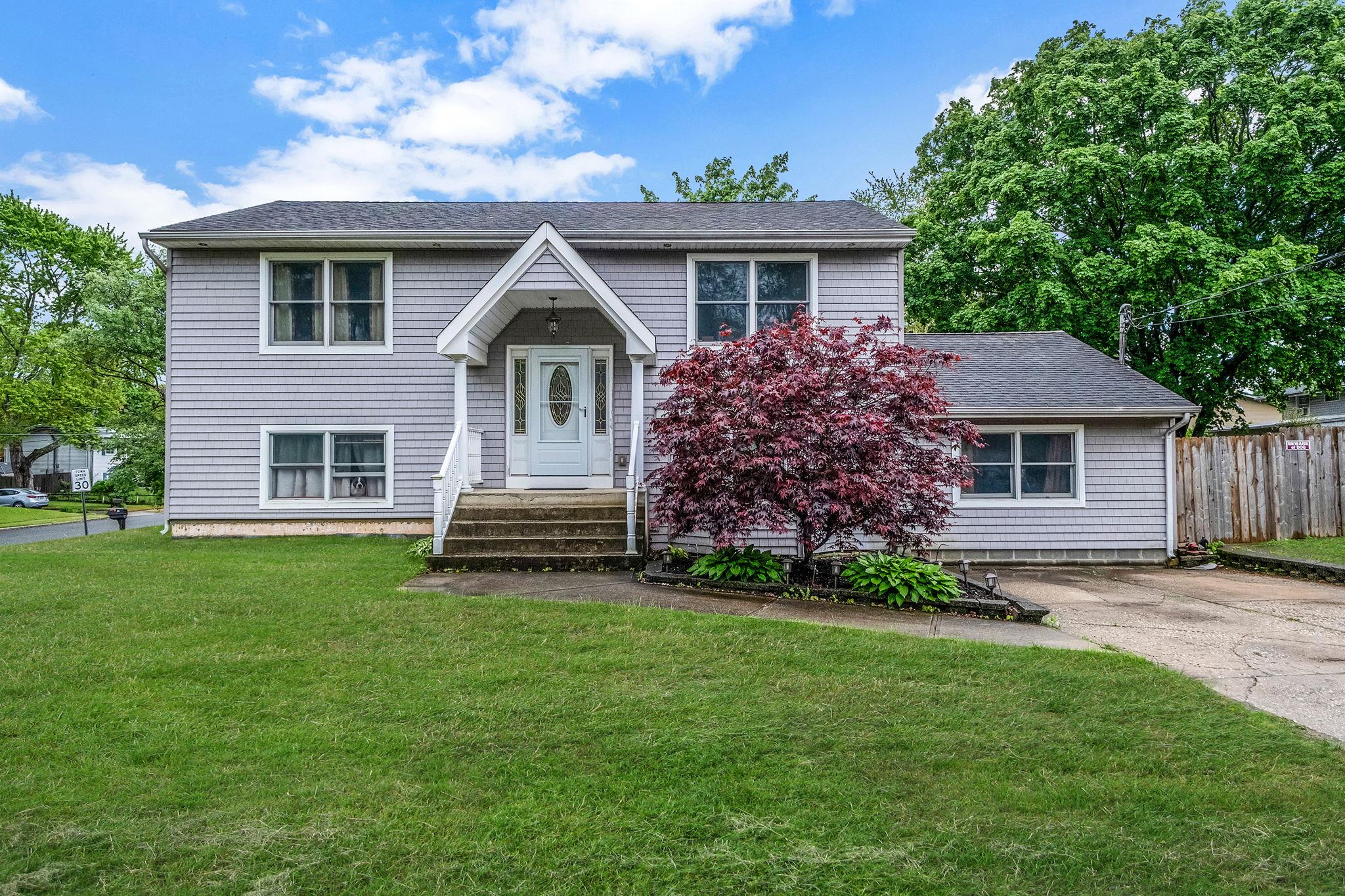 4 Flintlock Lane, Selden, New York image 1