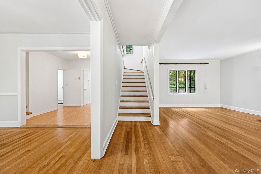 Photo of 10 River Road, Scarsdale, NY 10583 (MLS # 996128)