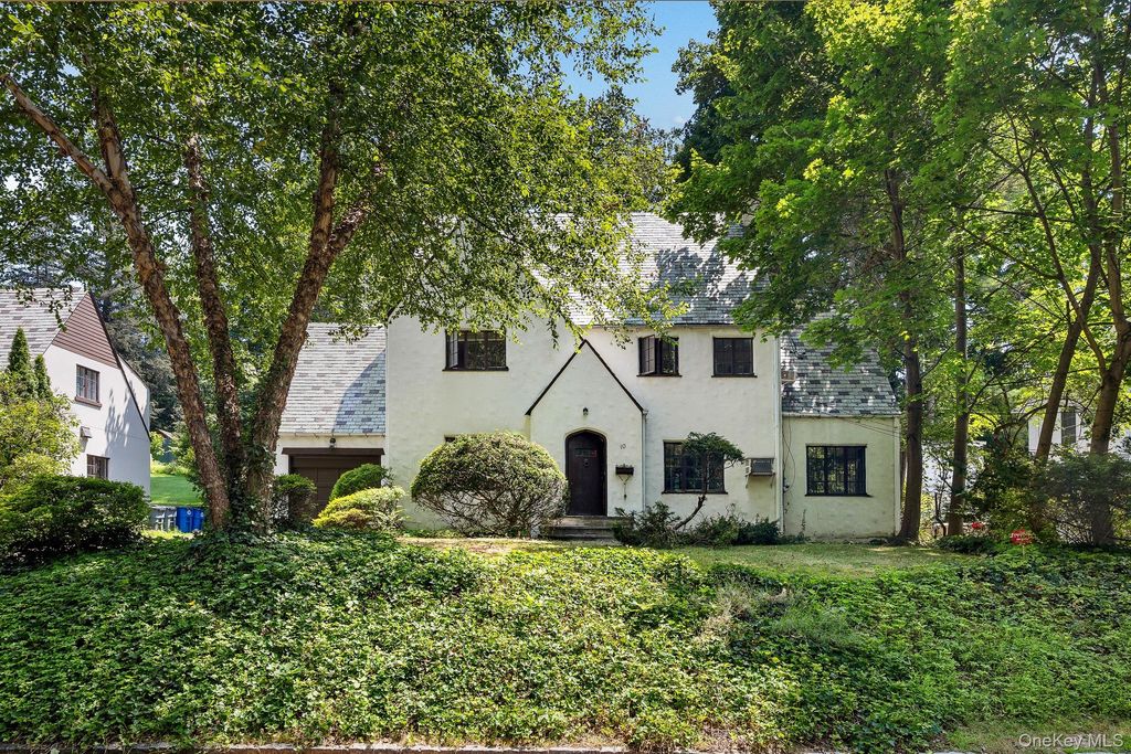Photo of 10 River Road, Scarsdale, NY 10583 (MLS # 996128)