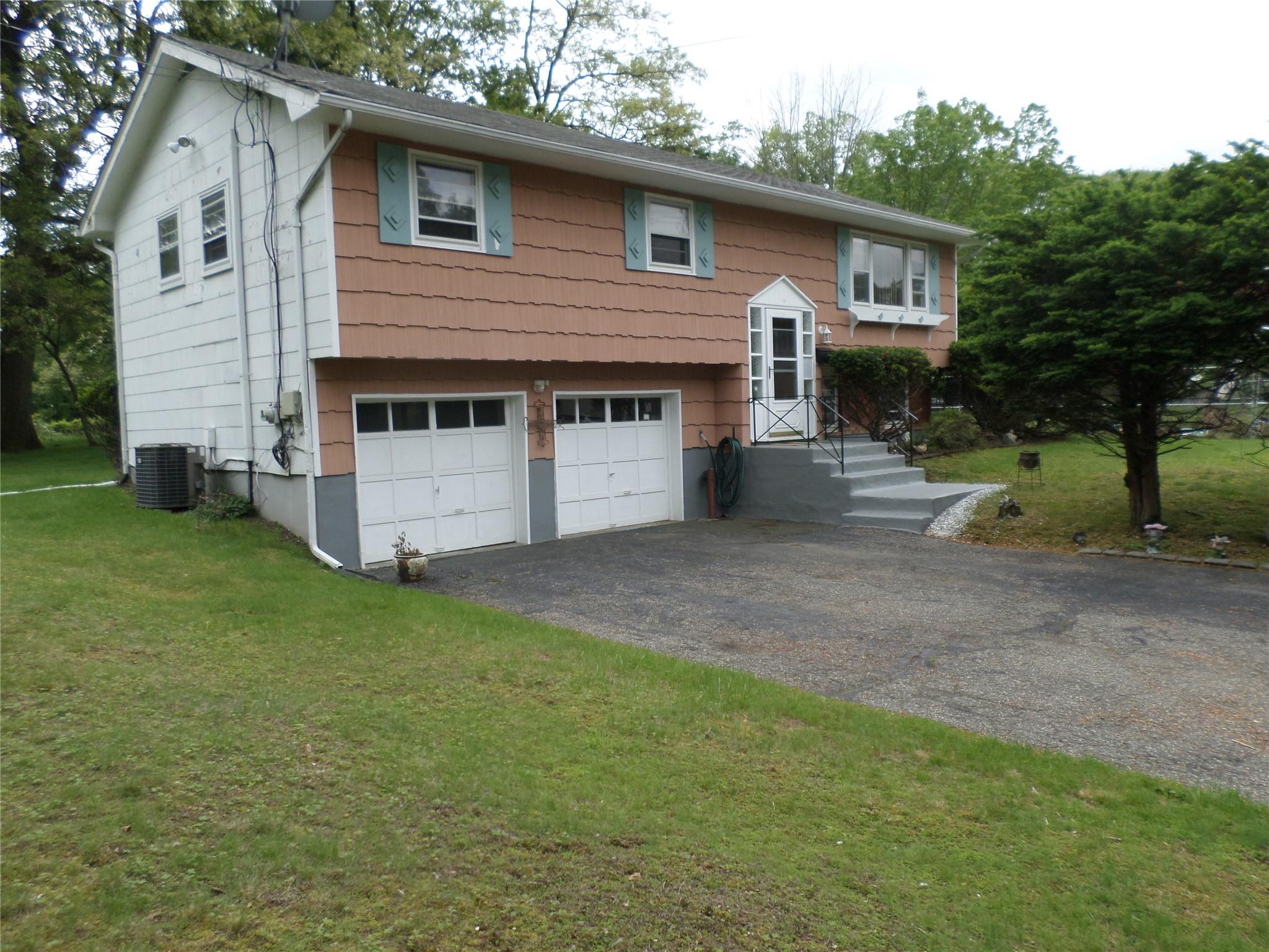 17 Johanna Lane, Monsey, New York image 1