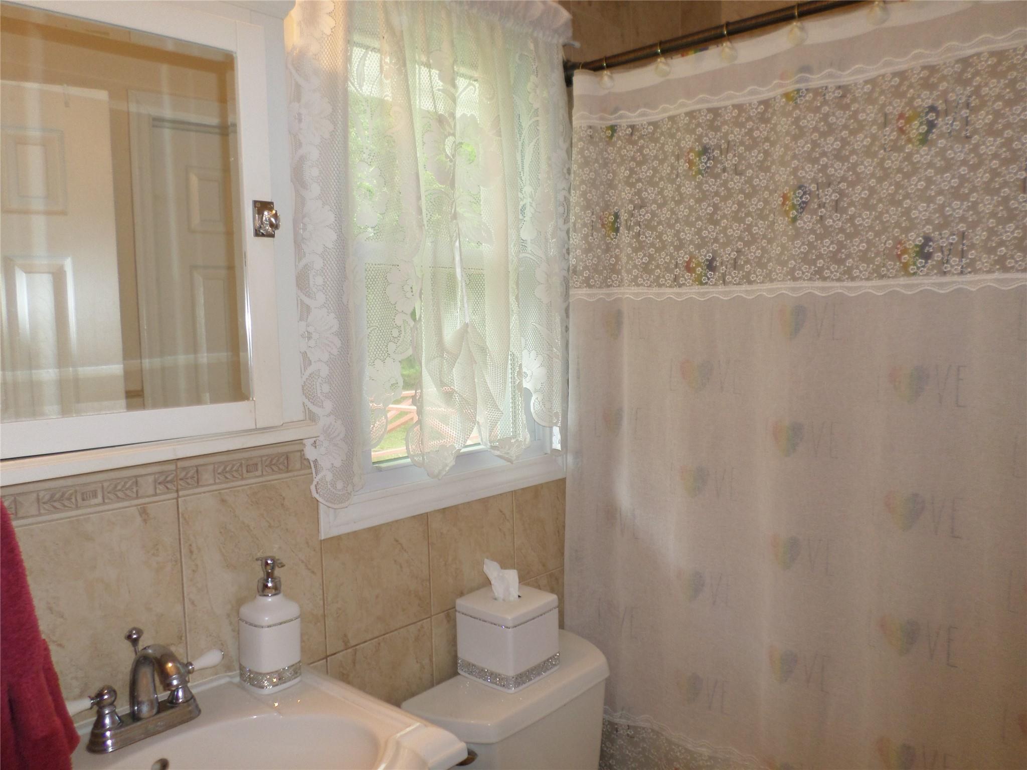17 Johanna Lane, Monsey, New York image 15