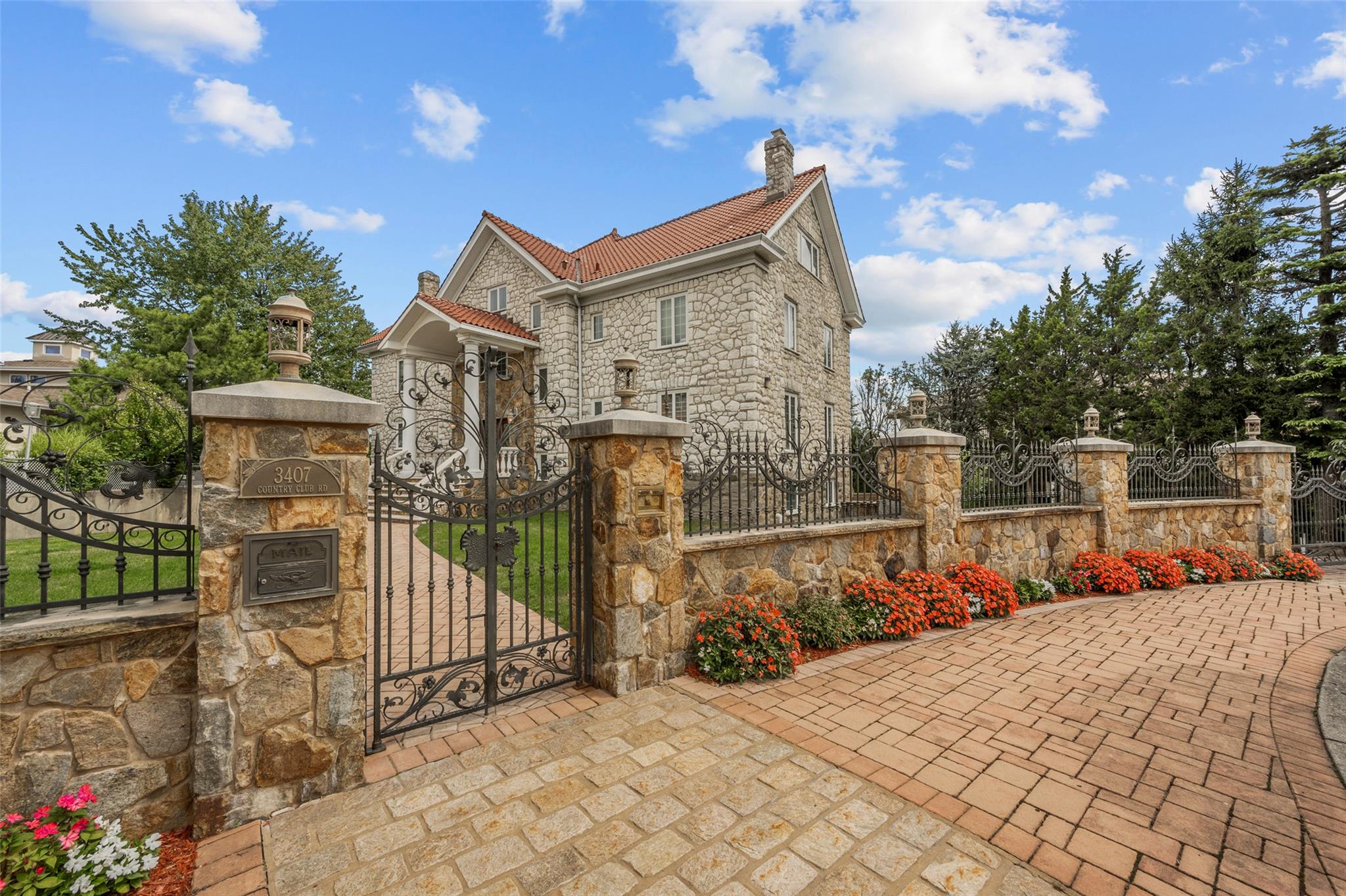 Property for Sale at Country Club Road, Bronx, New York - Bedrooms: 6 
Bathrooms: 7 
Rooms: 17  - $3,995,000