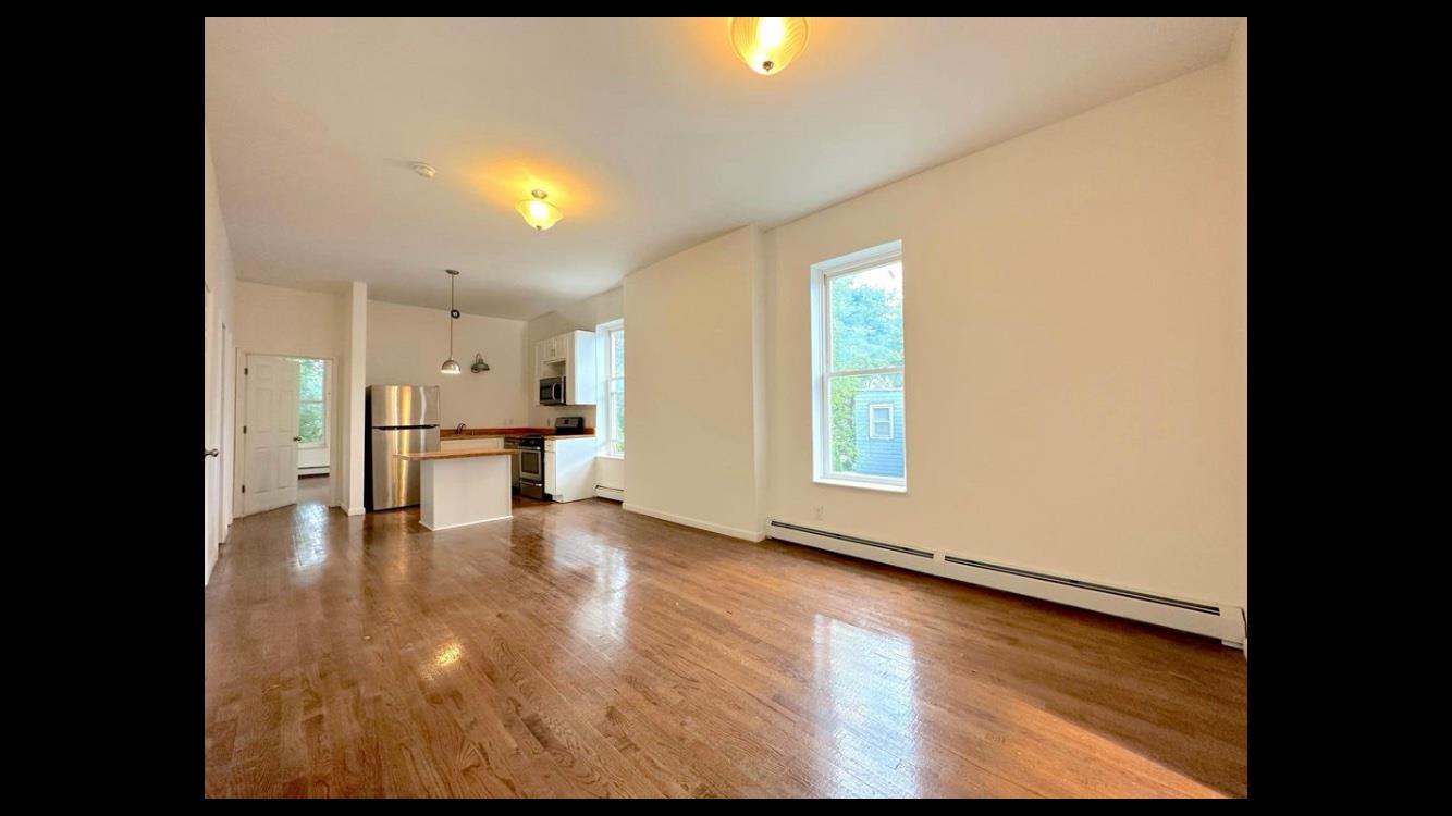 Lander Street Floor 2, Newburgh, New York - 2 Bedrooms  
1 Bathrooms  
4 Rooms - 