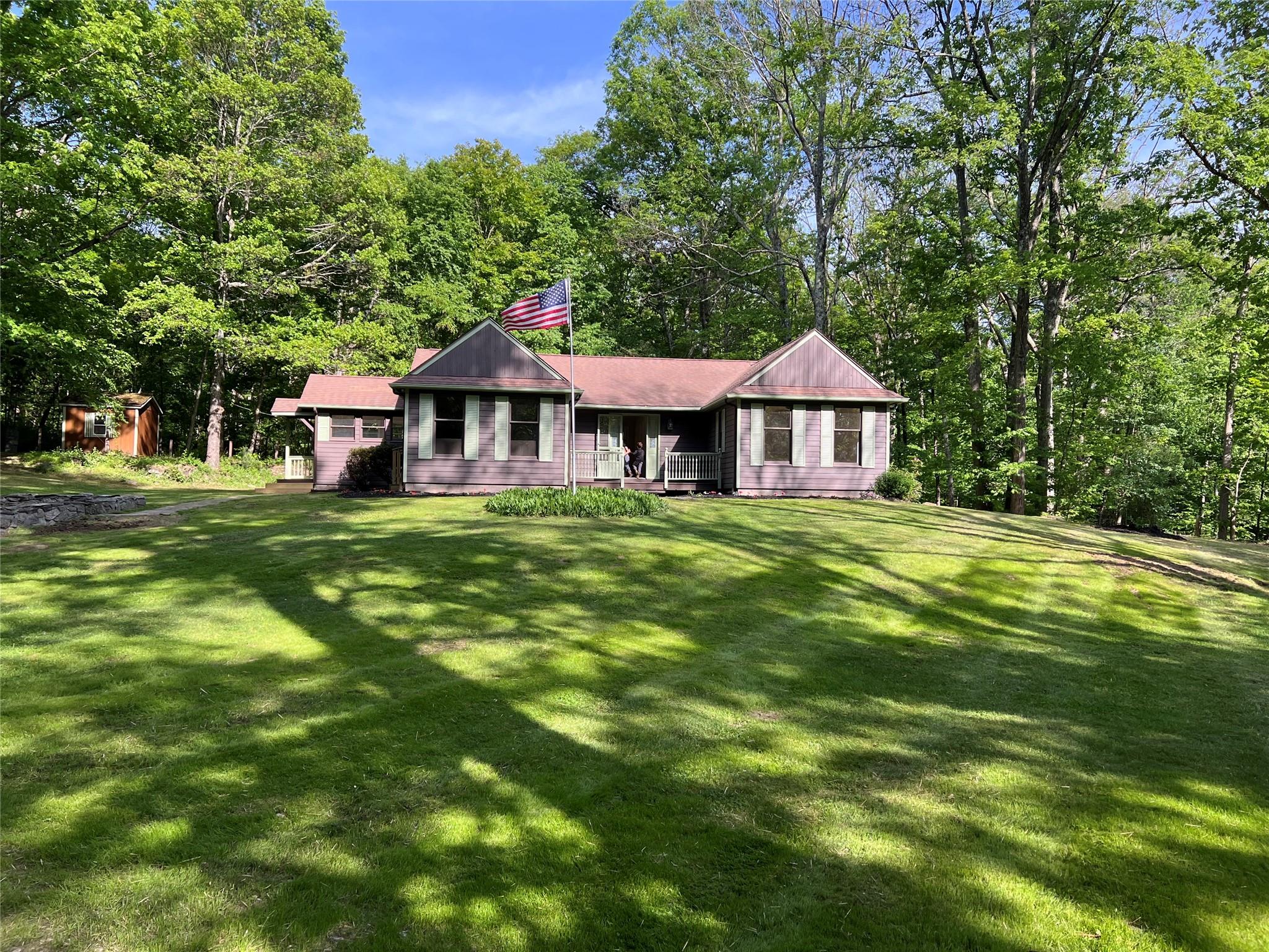 Hibernia Heights Drive, Salt Point, New York - 3 Bedrooms  
1 Bathrooms  
7 Rooms - 