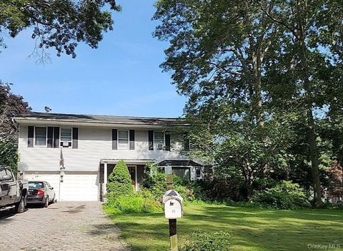 Photo of 42 Maple Glen Lane, Nesconset, NY 11767 (MLS # 927050)