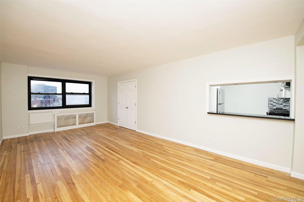 Photo of 94-30 60 Avenue #6G, Elmhurst, NY 11375 (MLS # 952043)