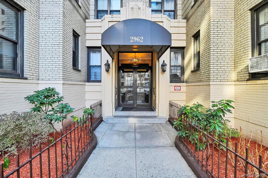 Photo of 2962 Decatur Avenue #5th Floor, Bronx, NY 10458 (MLS # 961546)