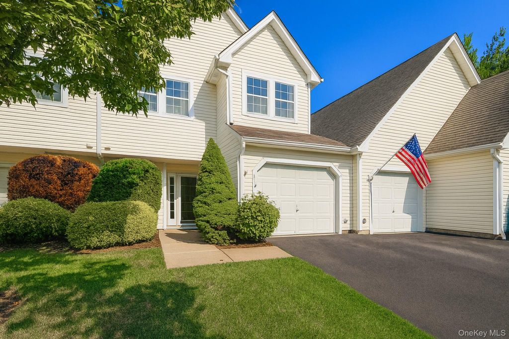 Photo of 139 Erin Lane, East Setauket, NY 11733 (MLS # 954297)