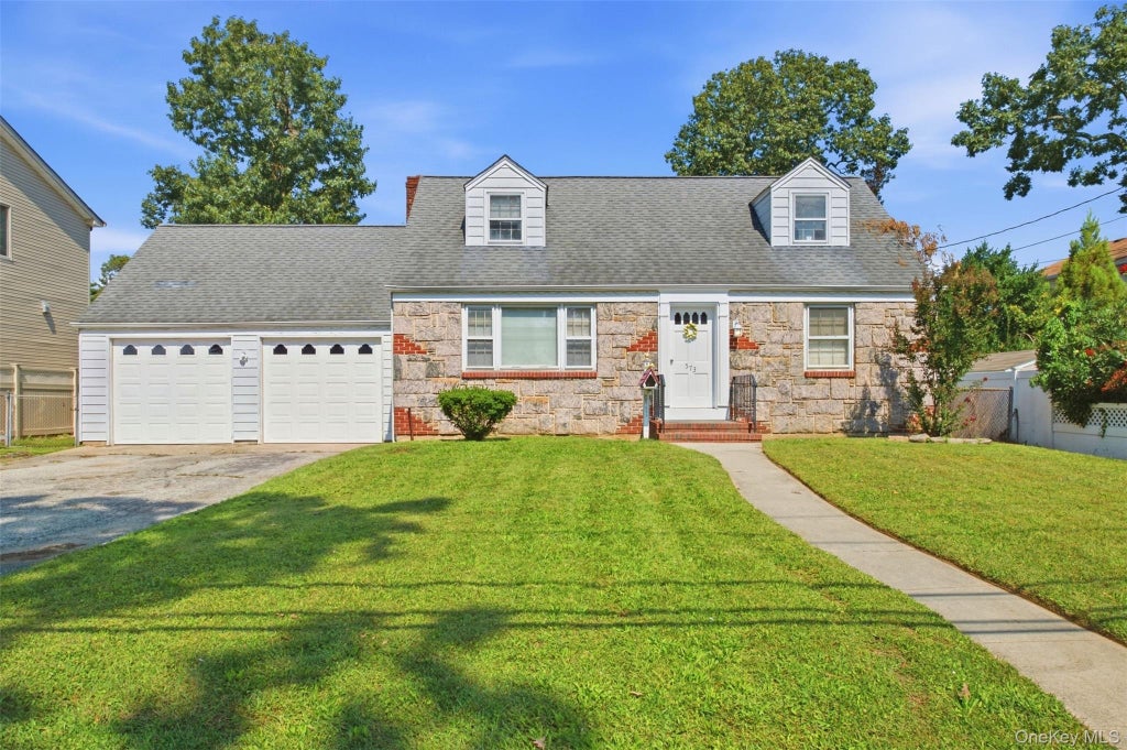 Photo of 573 Grove Place, Oceanside, NY 11572 (MLS # 1041863)