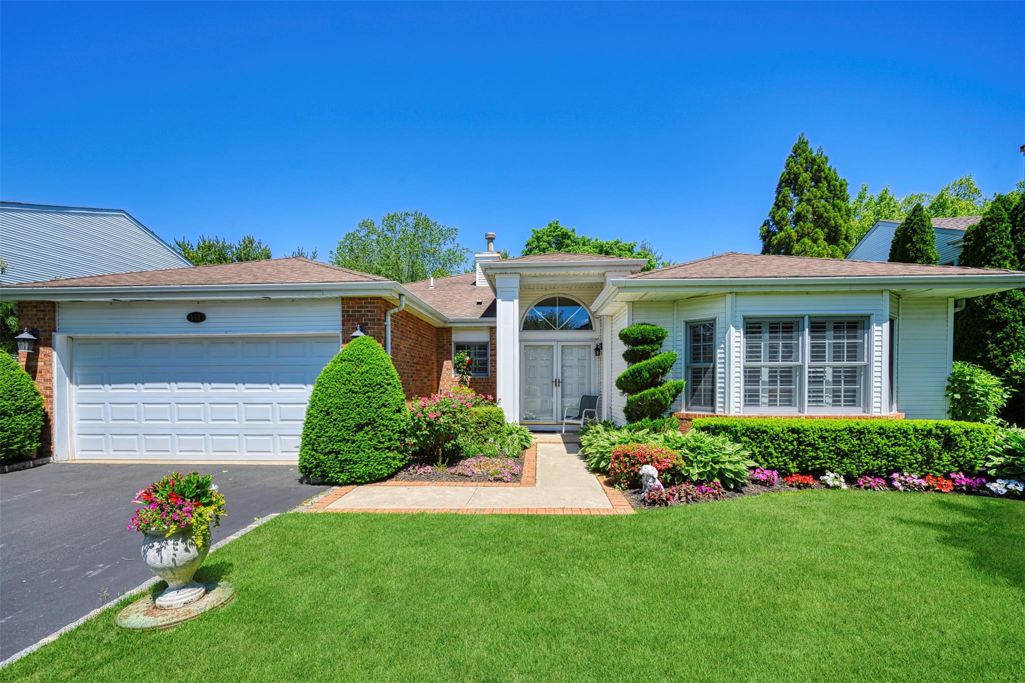 143 Country Club Drive, Commack, New York image 2